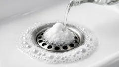 Μαγειρική σόδα και ξίδι: πότε δουλεύει ο αφρός και πότε όχι